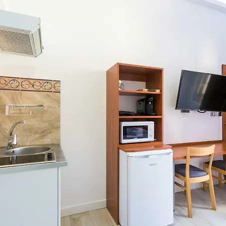 Estudios Ramón Llull Apartamento *