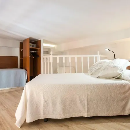Estudios Ramón Llull Apartamento *