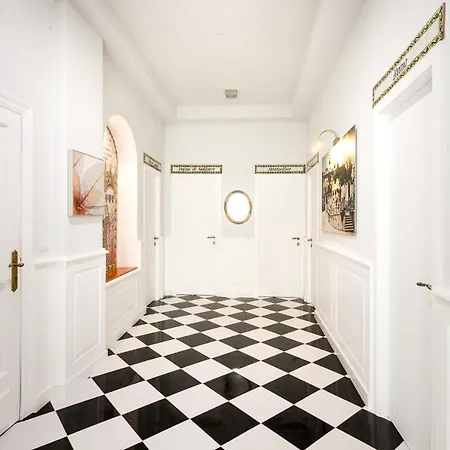 Estudios Ramon Llull Apartment