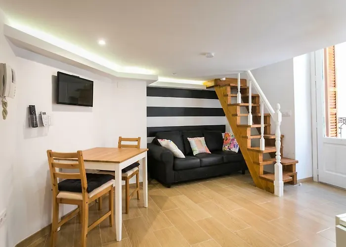 Estudios Ramon Llull 아파트